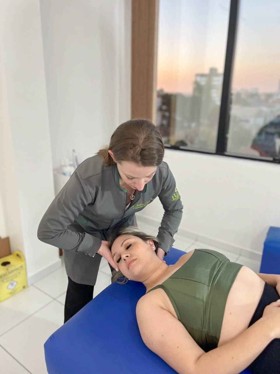 Aula de Yoga em grupo na Clínica Jung